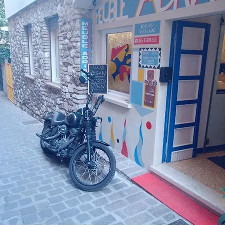 Oda ve Kahvaltı Vegan Meuble Adriana *